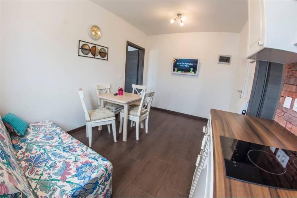 Apartments Mojeljeto Fažana エクステリア 写真